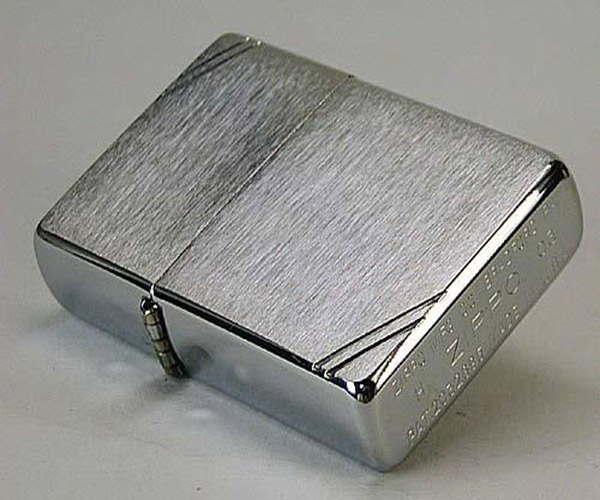 ZIPPO CHẶT GÓC NHÁM TRẮNG – BRUSHED CHROME VINTAGE WITH SLASHES 230