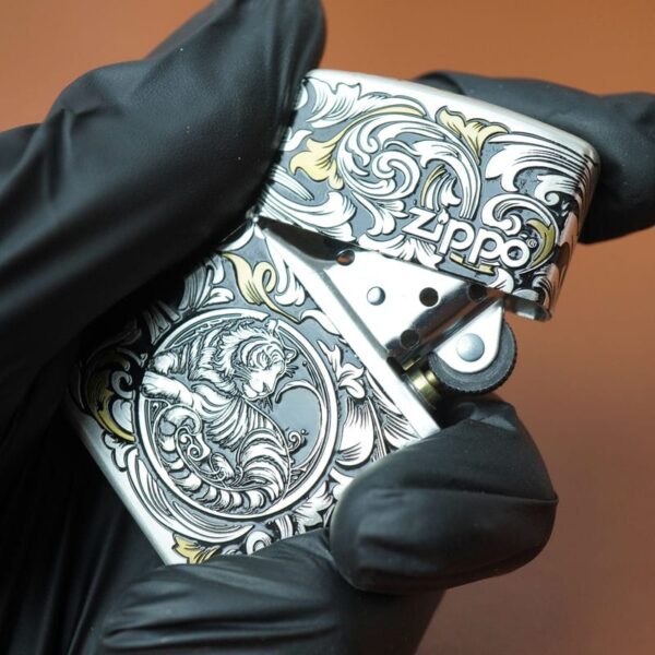 Zippo-12-con-giap-cao-cap-nam-Dan-–-Ho-12.3CC-1.jpg Zippo-12-con-giap-cao-cap-nam-Dan-–-Ho-12.3CC-1.jpg