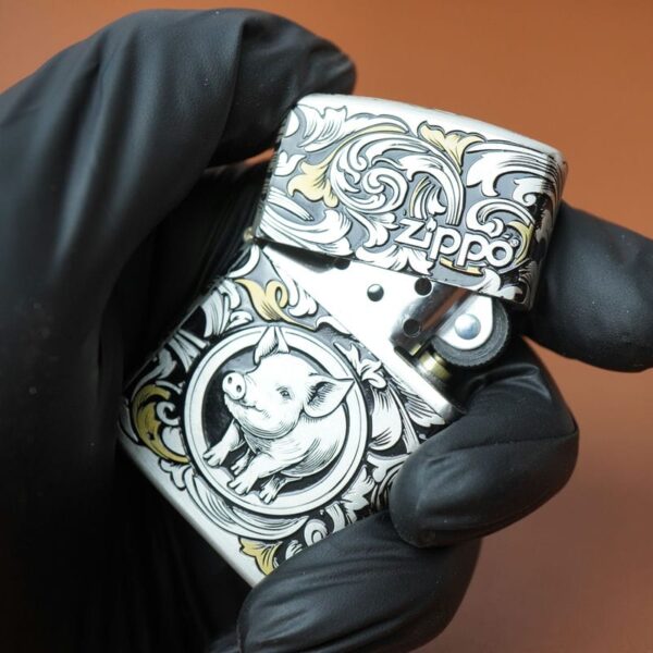 Zippo-12-con-giap-cao-cap-nam-Hoi-–-Lon-12.12CC-1.jpg
