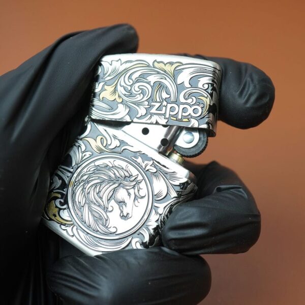 Zippo-12-con-giap-cao-cap-nam-Ngo-–-Ngua-12.7CC-1.jpg Zippo-12-con-giap-cao-cap-nam-Ngo-–-Ngua-12.7CC-1.jpg