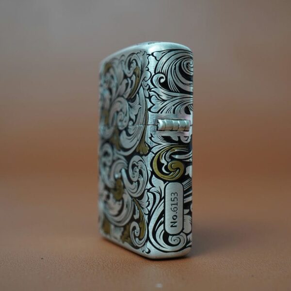 Zippo-12-con-giap-cao-cap-nam-Ngo-–-Ngua-12.7CC-5.jpg